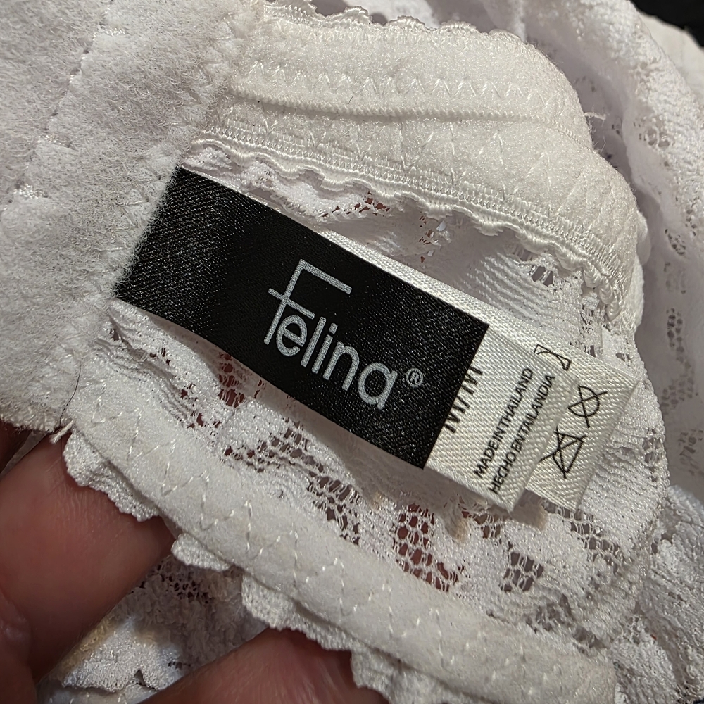 Felina White Lace V-Neck Bralette - Picture 4 of 7